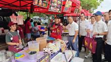 KUNJUNGAN YAB DATO’ MENTERI BESAR SELANGOR KE BAZAR RAMADAN HADAPAN LOTUS'S, KUALA SELANGOR