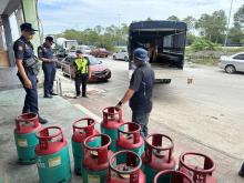 OPERASI BERSEPADU PREMIS WARGA ASING DI TAMAN INDUSTRI ALAM JAYA, BANDAR PUNCAK ALAM